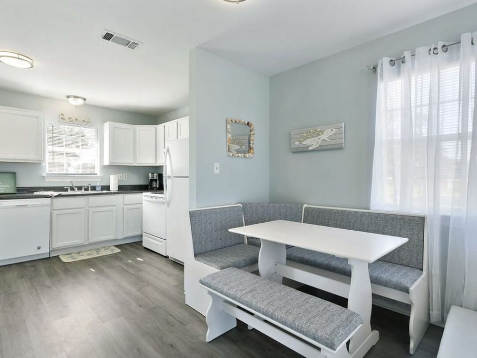 Home 2: Dining area