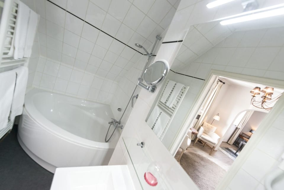 Suite | Bathroom | Free toiletries, hair dryer