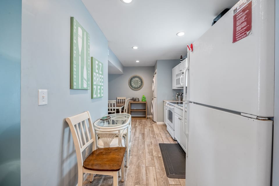 Grab a quick bite to eat before heading back out to the beach.