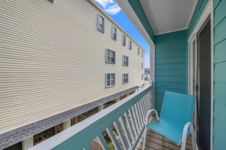 Soak up the sun on the balcony!