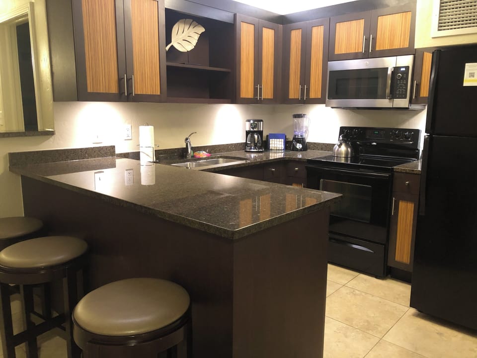 Full kitchen