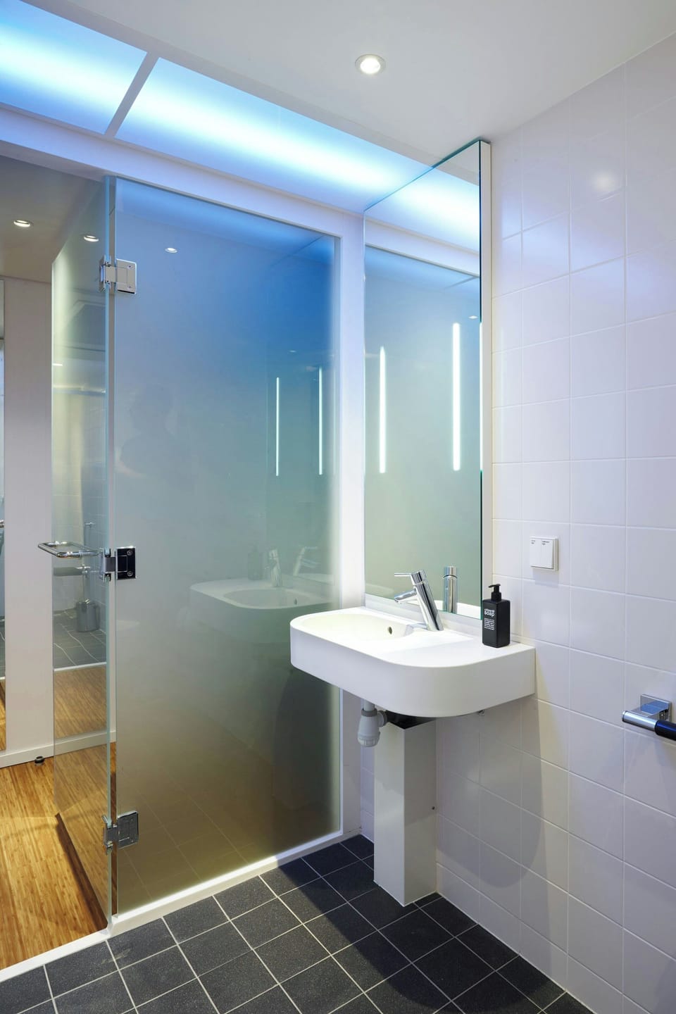 Room, 1 King Bed (Mobility Accessible, Roll-In Shower) | Premium bedding, pillowtop beds, in-room safe, desk