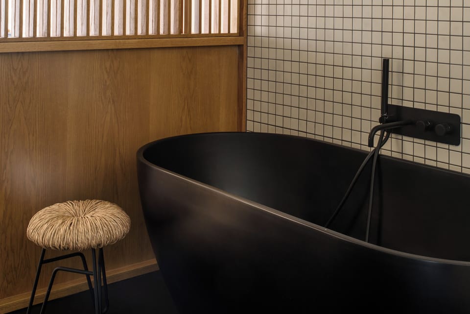 Suite (Ace) | Bathroom | Shower, eco-friendly toiletries, hair dryer, slippers