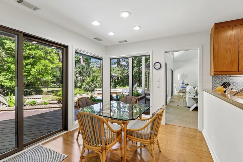 Breakfast Table at 12 Heritage Court