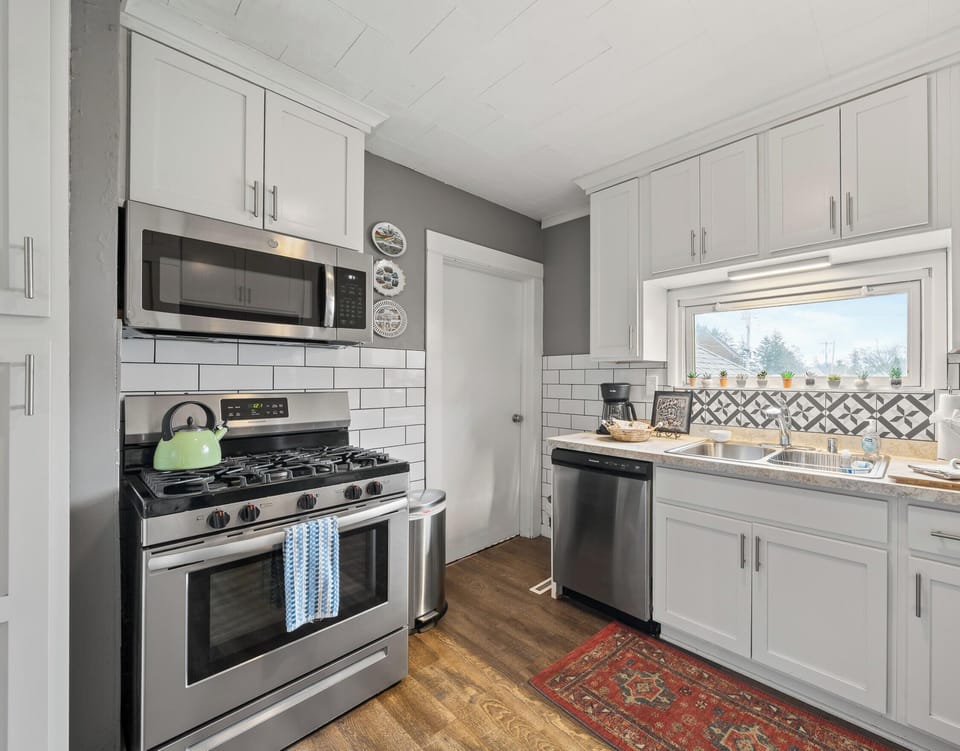 Full kitchen with gas stove