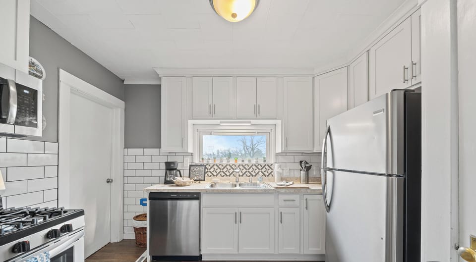Full kitchen with gas stove