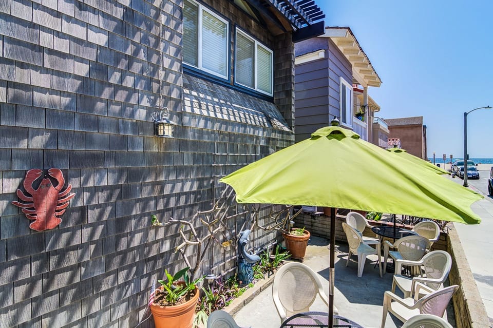 Guests have use of half of the front patio. You will have your own designated dining table w/ seating for 4, market umbrella, and propane grill. Not to mention those ocean views!
                