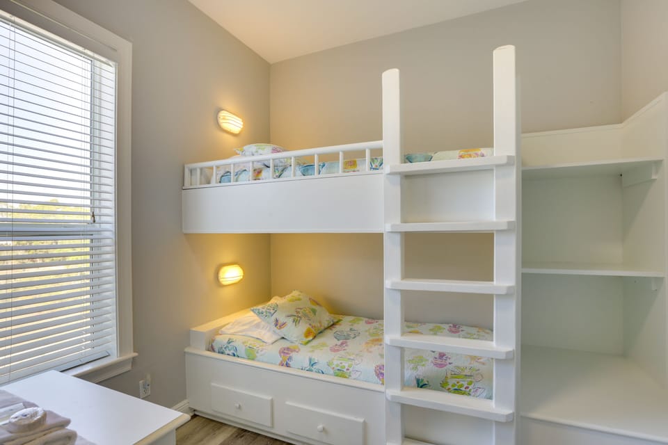 Bedroom 5 | Twin Bunk Bed