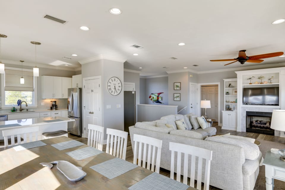 Living Room | Dining Area