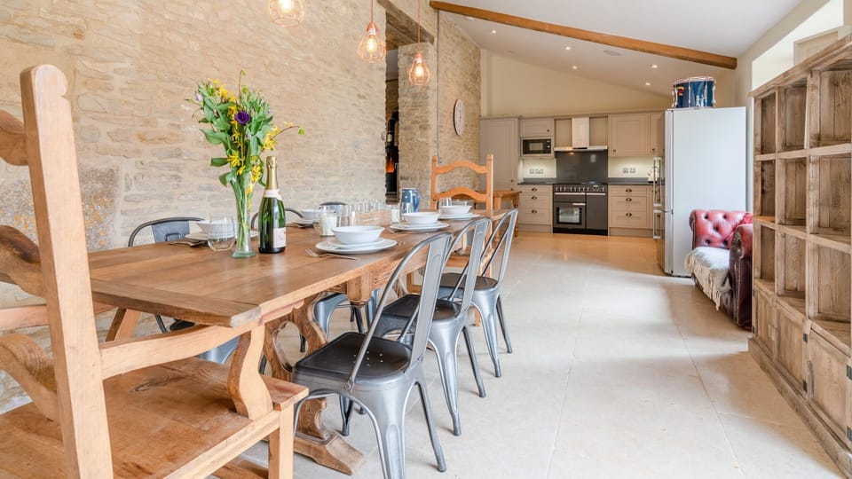 Dining area, Middle Barn, Bolthole Retreats