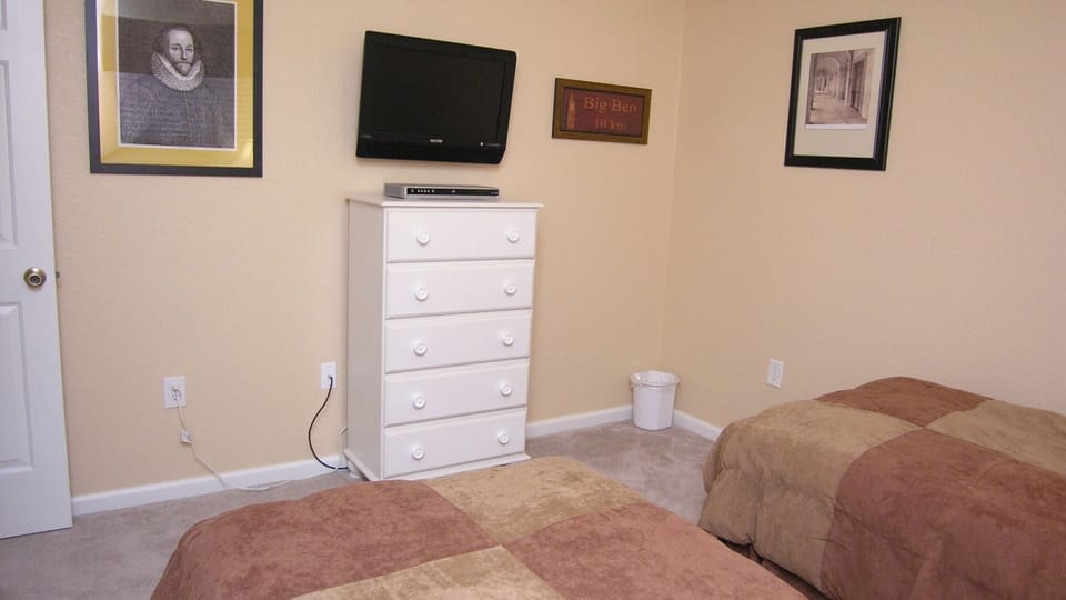 Bedroom 5 (Angle)