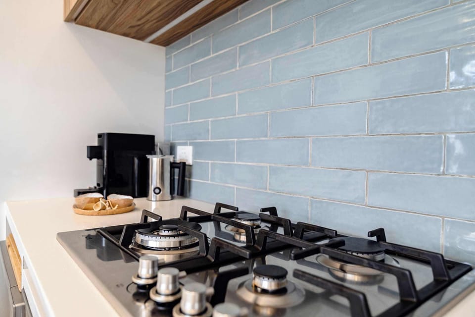From the coffee pod machine, to the gas cooktop, oven, dishwasher, and microwave, this fully equipped kitchen makes holidays or corporate stays a breeze