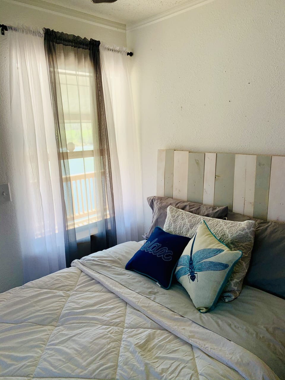 Bedroom 2- Full size bed
