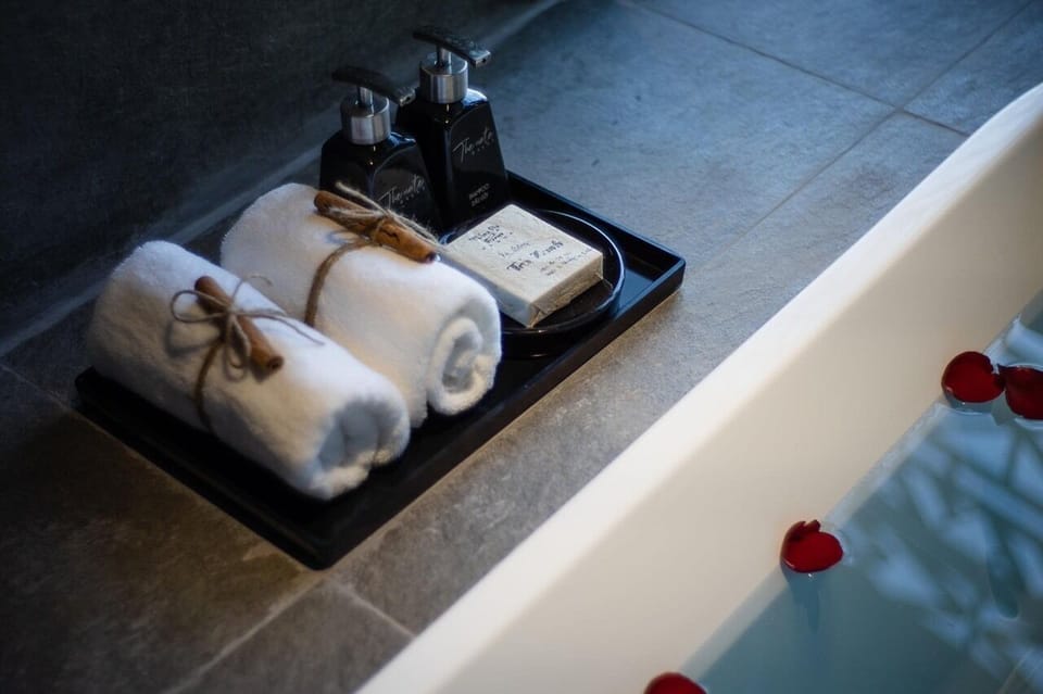 Executive Double Room Single Use | Bathroom | Rainfall showerhead, free toiletries, hair dryer, slippers