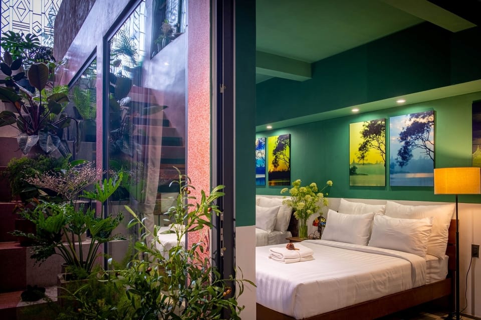 City Double Room | Minibar, individually decorated, individually furnished, desk