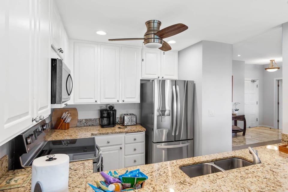 Kitchen, updated appliances 2/2023