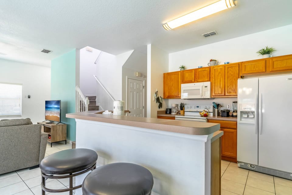 Fully equipped kitchen with all major appliances
