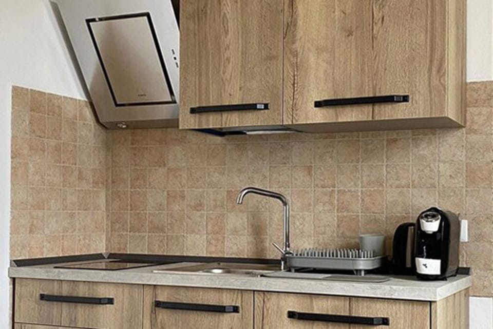 Oven, stovetop, dishwasher, coffee/tea maker