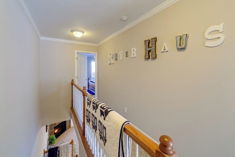 Upper Level Foyer and Laundry Area