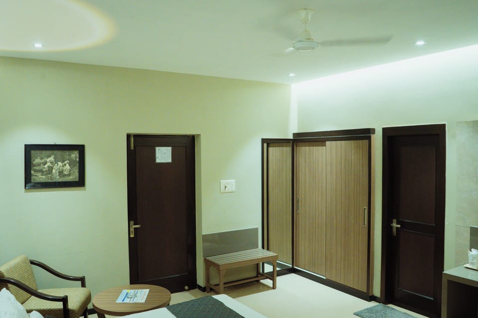 Deluxe Executive Room | In-room safe, desk, soundproofing, free WiFi