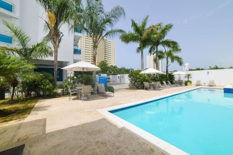 Vista de la piscina desde el área social