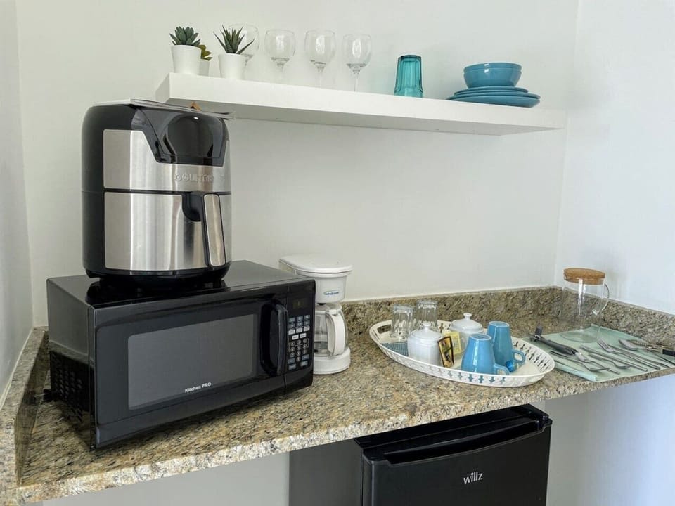 Full Kitchennet  equipped with microwave+coffee maker