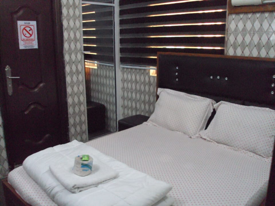 Standard Room | Free WiFi, bed sheets