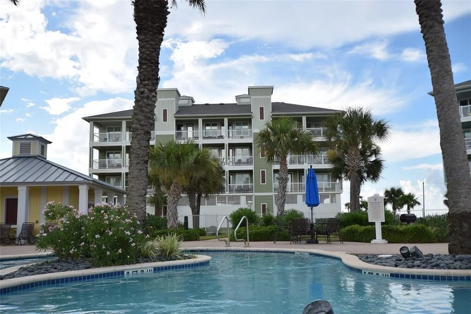 1st Floor Corner Unit Overlooking Sunset Pool - Your condo building - Steps away from heated Lazy River Pool ~ Pointe West Vacation ~