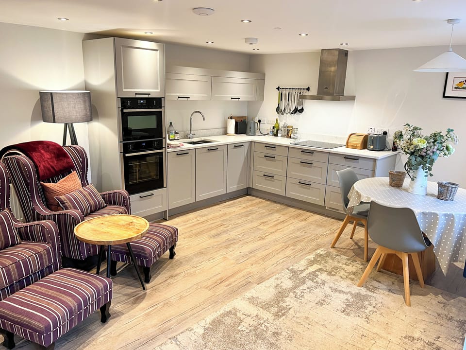 Cottage | Dining