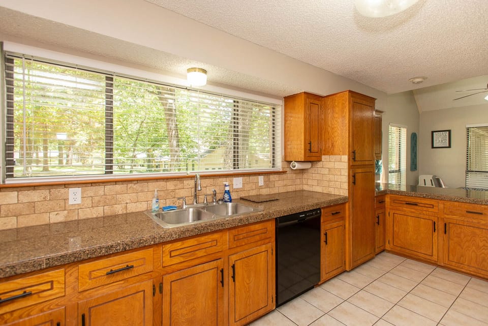 Large, bright kitchen ready for all your vacation cooking needs.