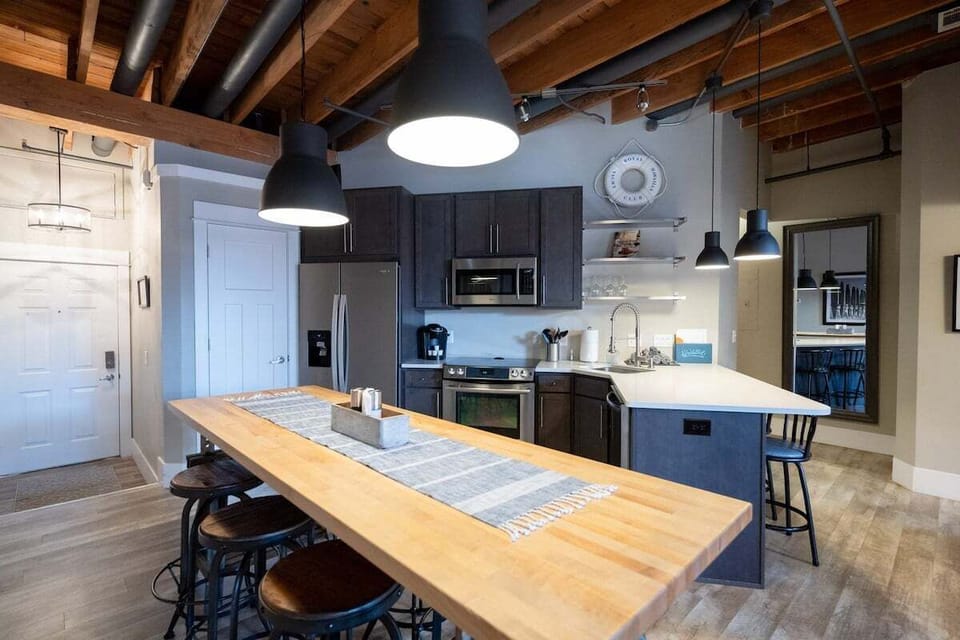Dinning Table with Seating for 6