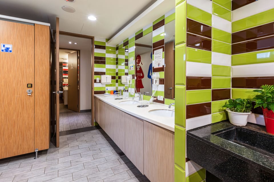 Comfort Shared Dormitory, Men only, Shared Bathroom | Bathroom | Shower, rainfall showerhead, hair dryer, towels
