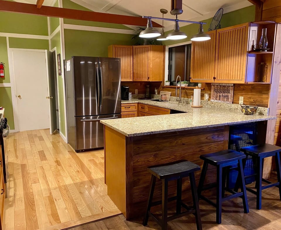 New Fully Stocked Kitchen