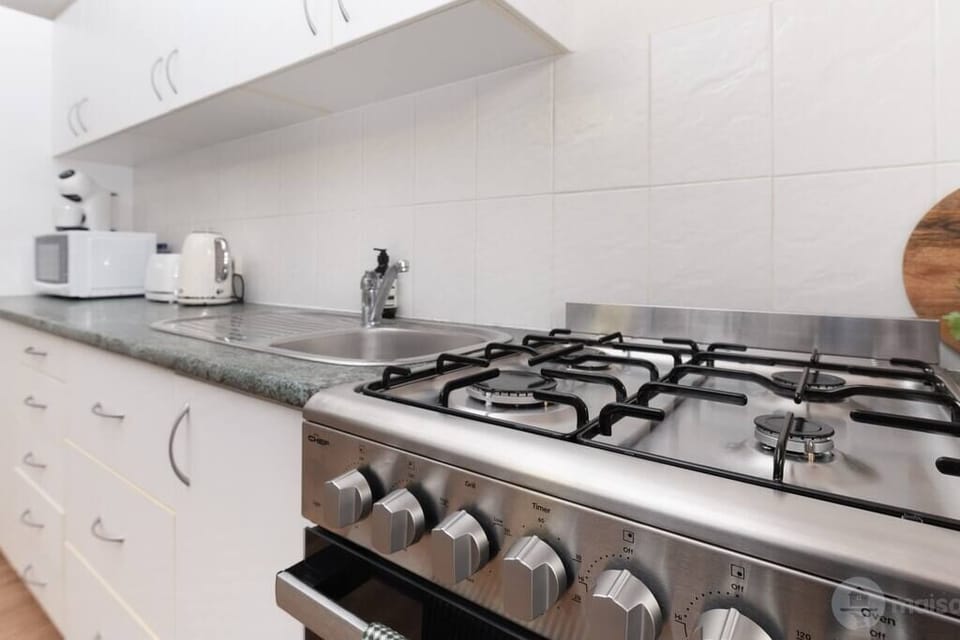 Gas cooktop in kitchen