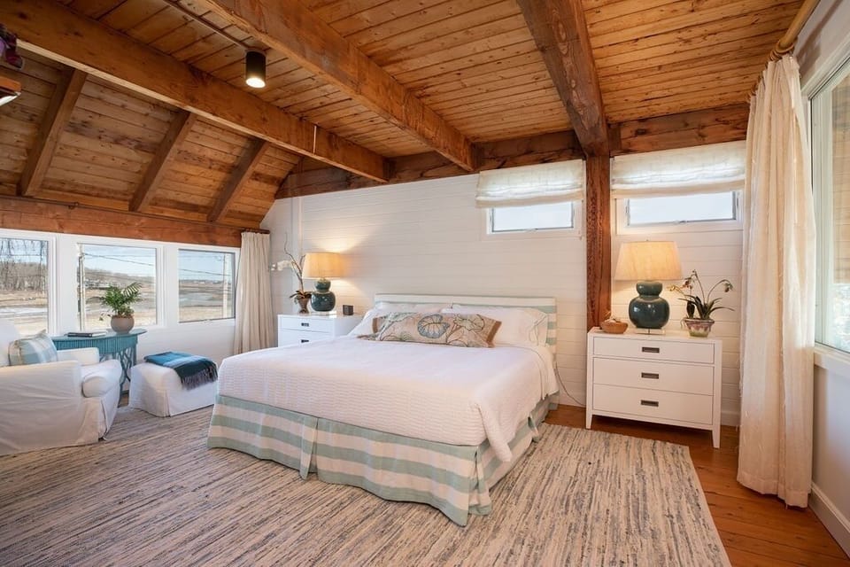 Gorgeous views. Private level primary bedroom & ensuite bathroom.