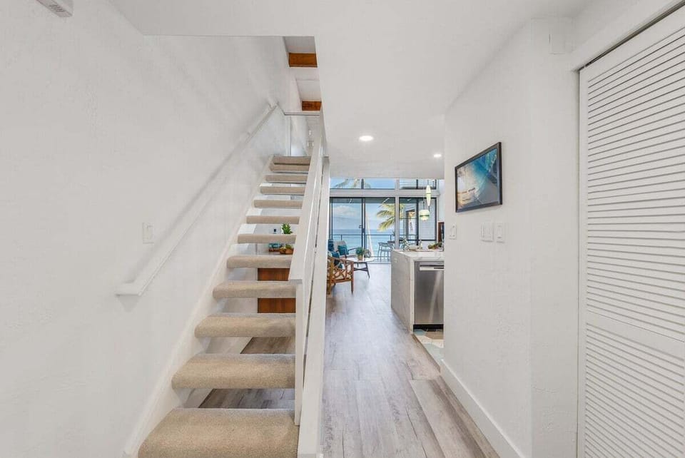 Napili Point C3 loft bedroom stairs 1