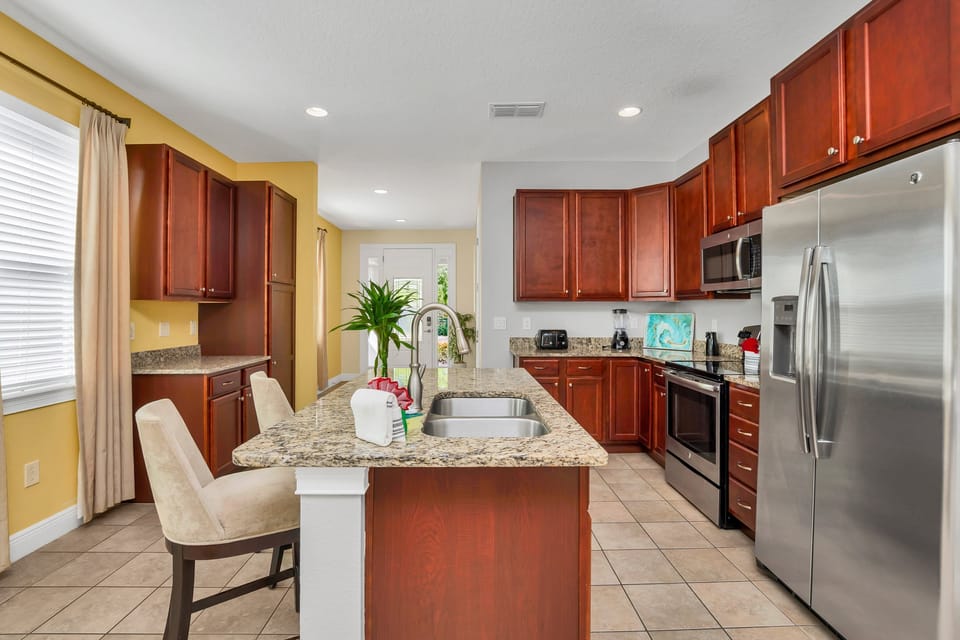 Perfect for casual dining or mingling, the breakfast bar is ideal for morning coffee or evening appetizers.