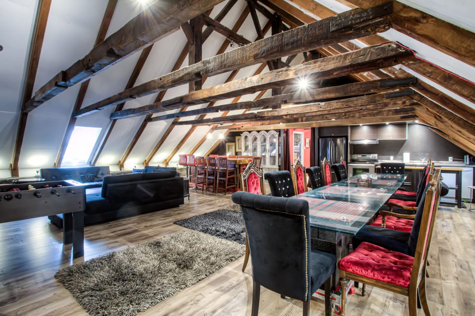 2nd floor .. common room .. cathedral roof