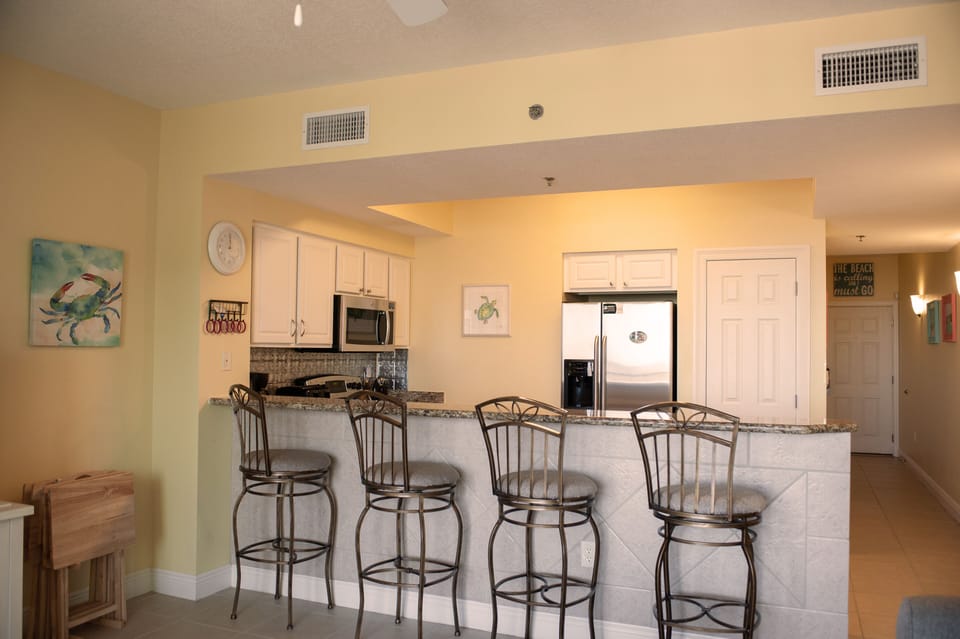 Breakfast Bar seats 4
