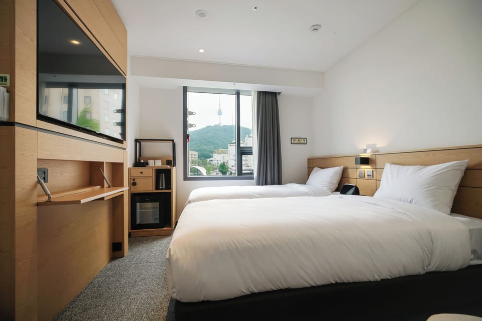 High Floor Standard Twin Room (Mountain View) | In-room safe, blackout drapes, free WiFi, bed sheets