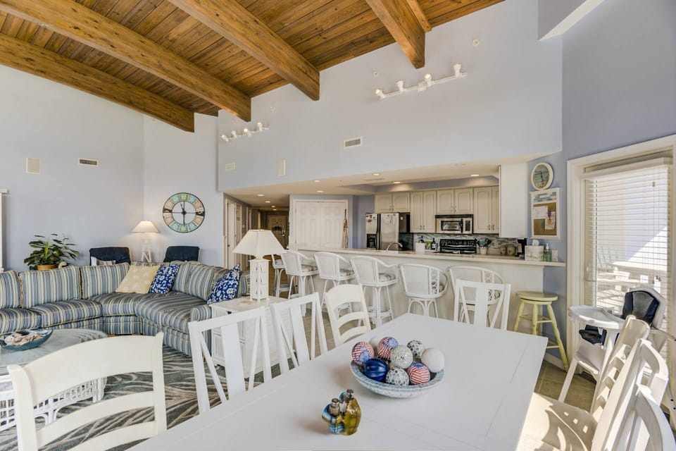 Dining Area - View of Living Area and Kitchen Bar