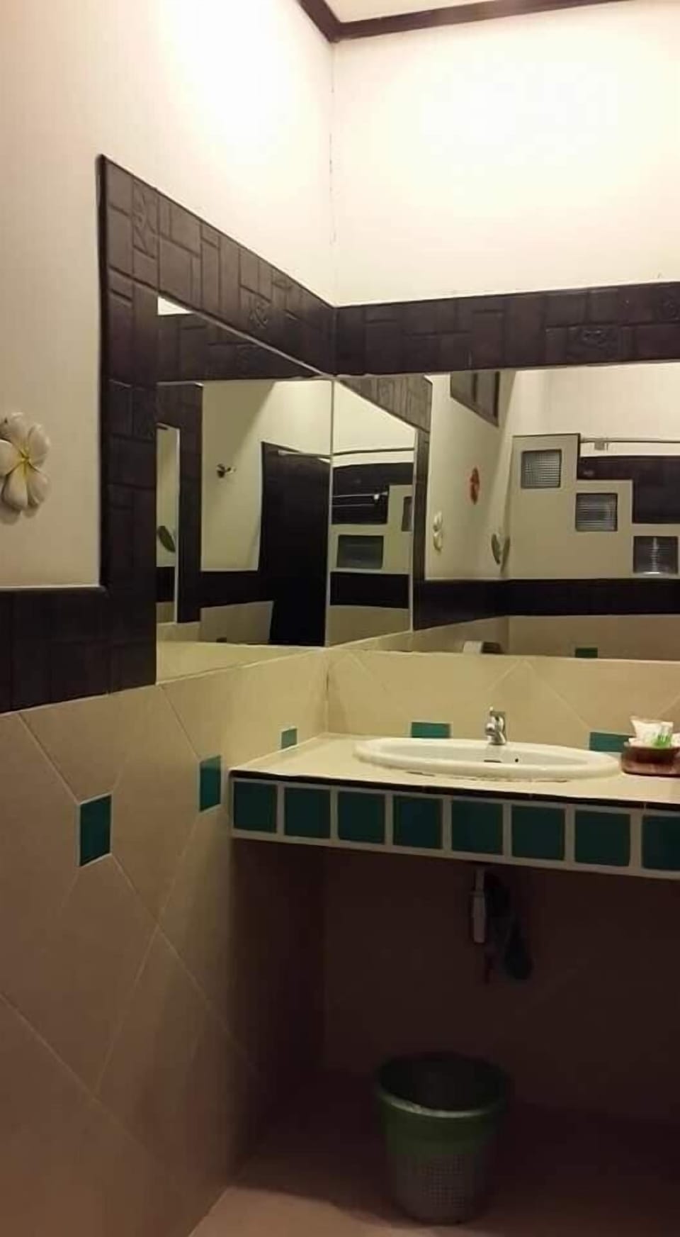 Superior Room | Bathroom | Free toiletries