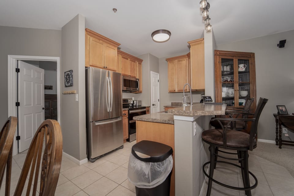 Kitchen with breakfast bar
