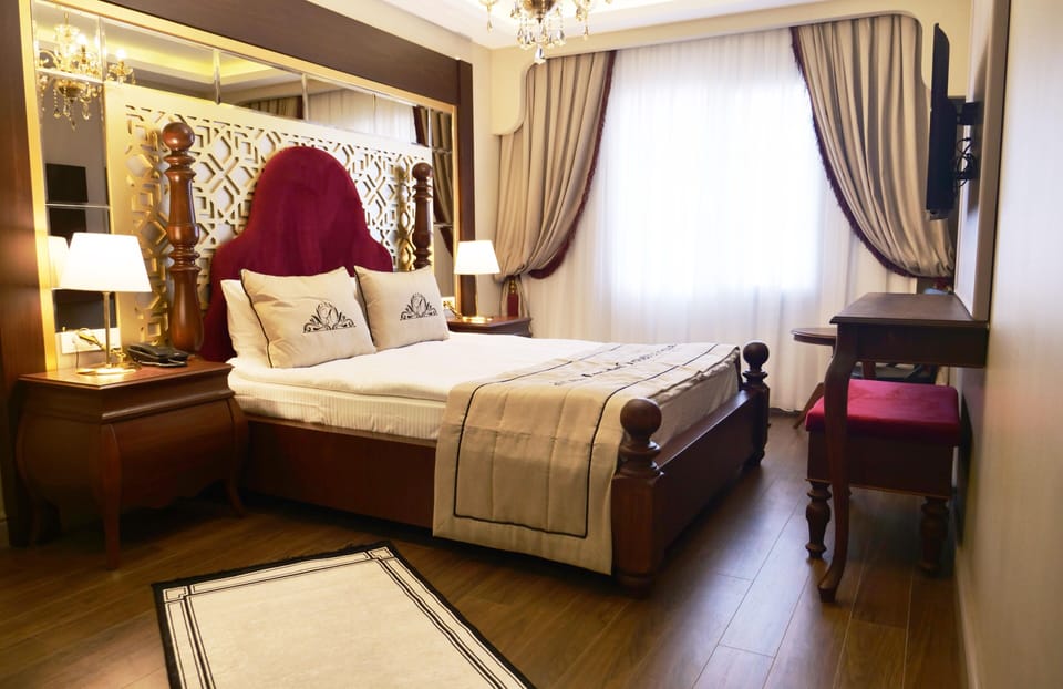 Family Single Room, 1 Double Bed | Minibar, in-room safe, desk, soundproofing