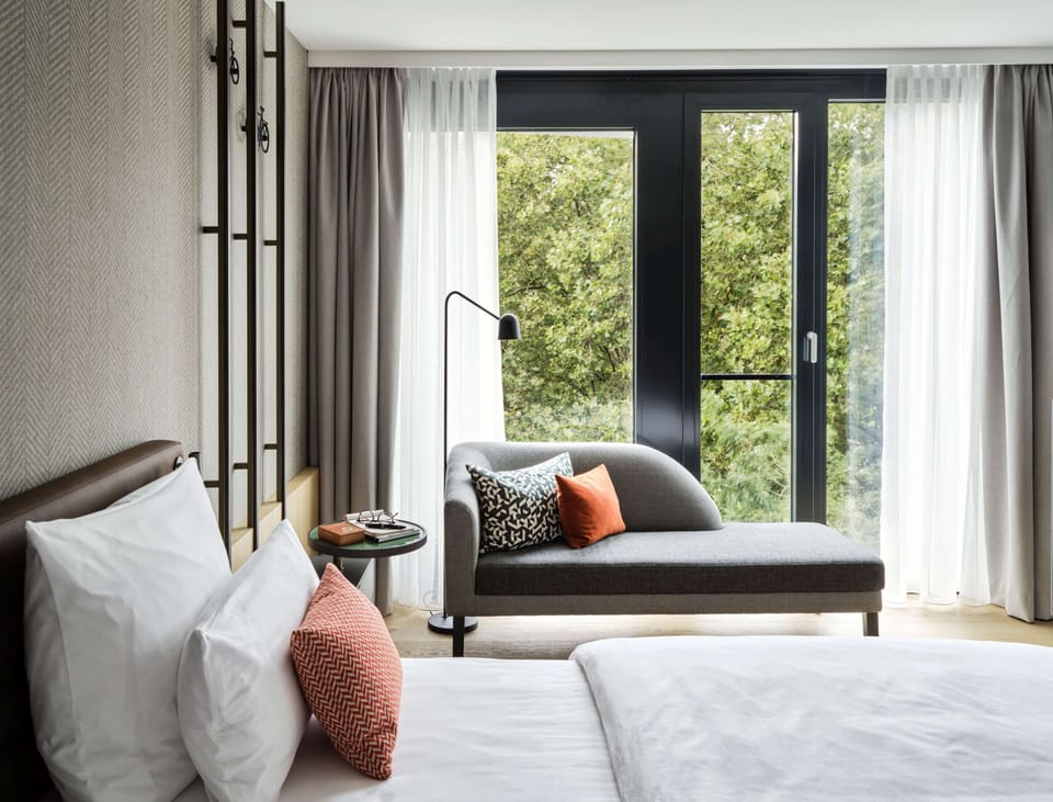Hypo-allergenic bedding, in-room safe, desk, laptop workspace