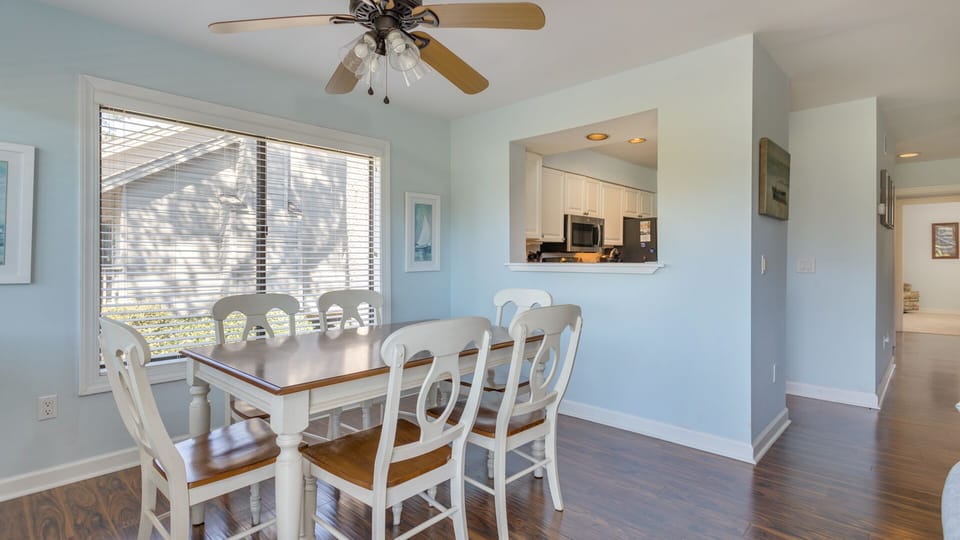 This bright dining area is ideal for shared meals and easy entertaining, with a convenient pass thru to make them effortless.