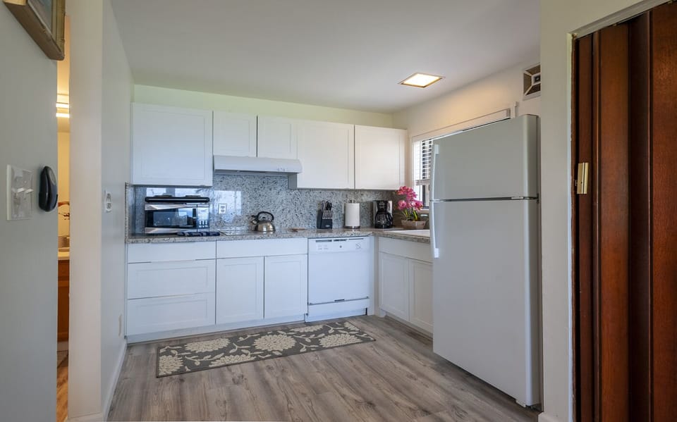 Kauai rentals | Sealodge B6 | remodeled kitchen - Kauai rentals | Sealodge B6 | remodeled kitchen
