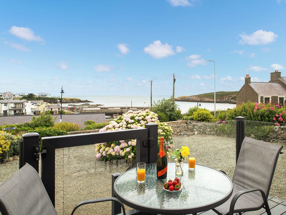 Sitting-out-area | Harbour View, Cemaes Bay