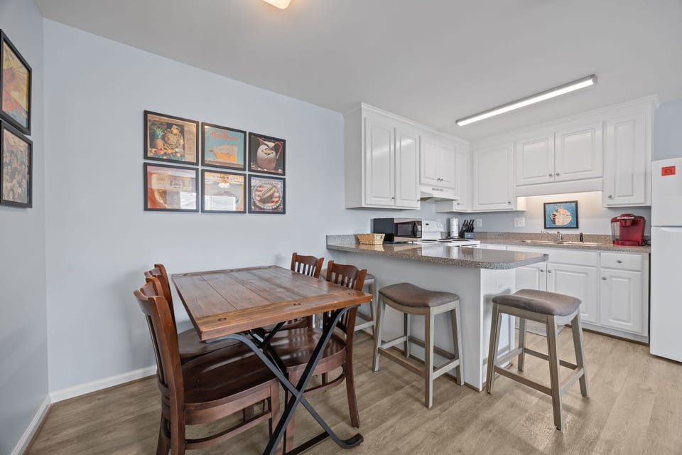 Dining/ Kitchen Area