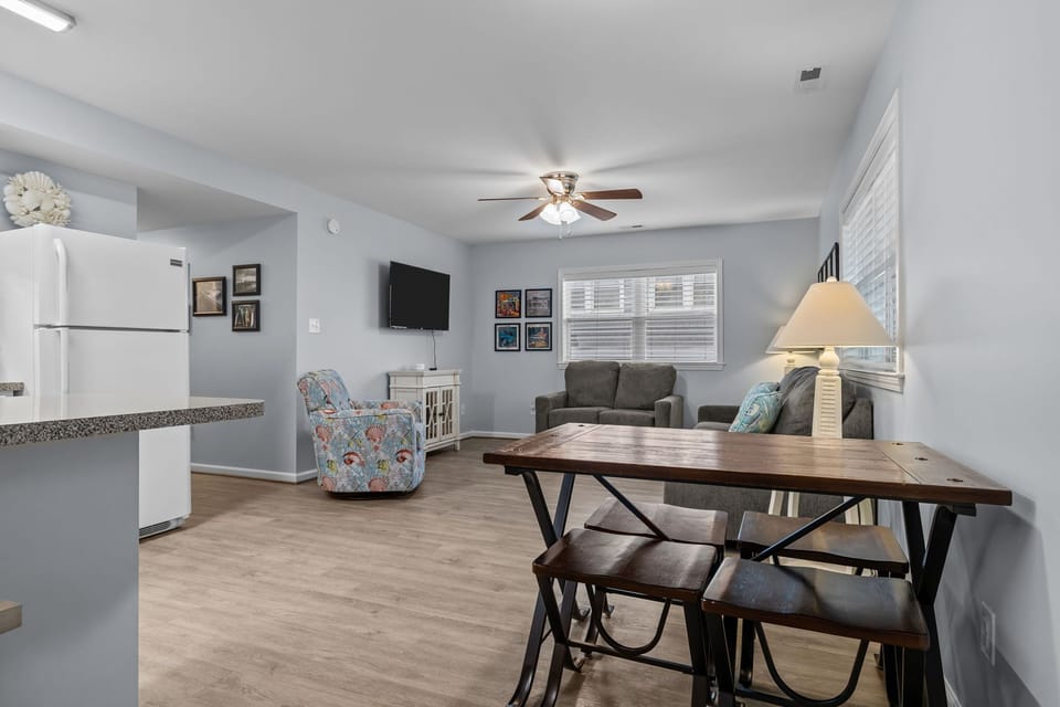 Dining/ Kitchen Area
